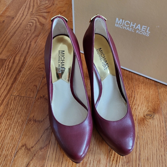 Michael Kors Burgundy Heels - Picture 4 of 10